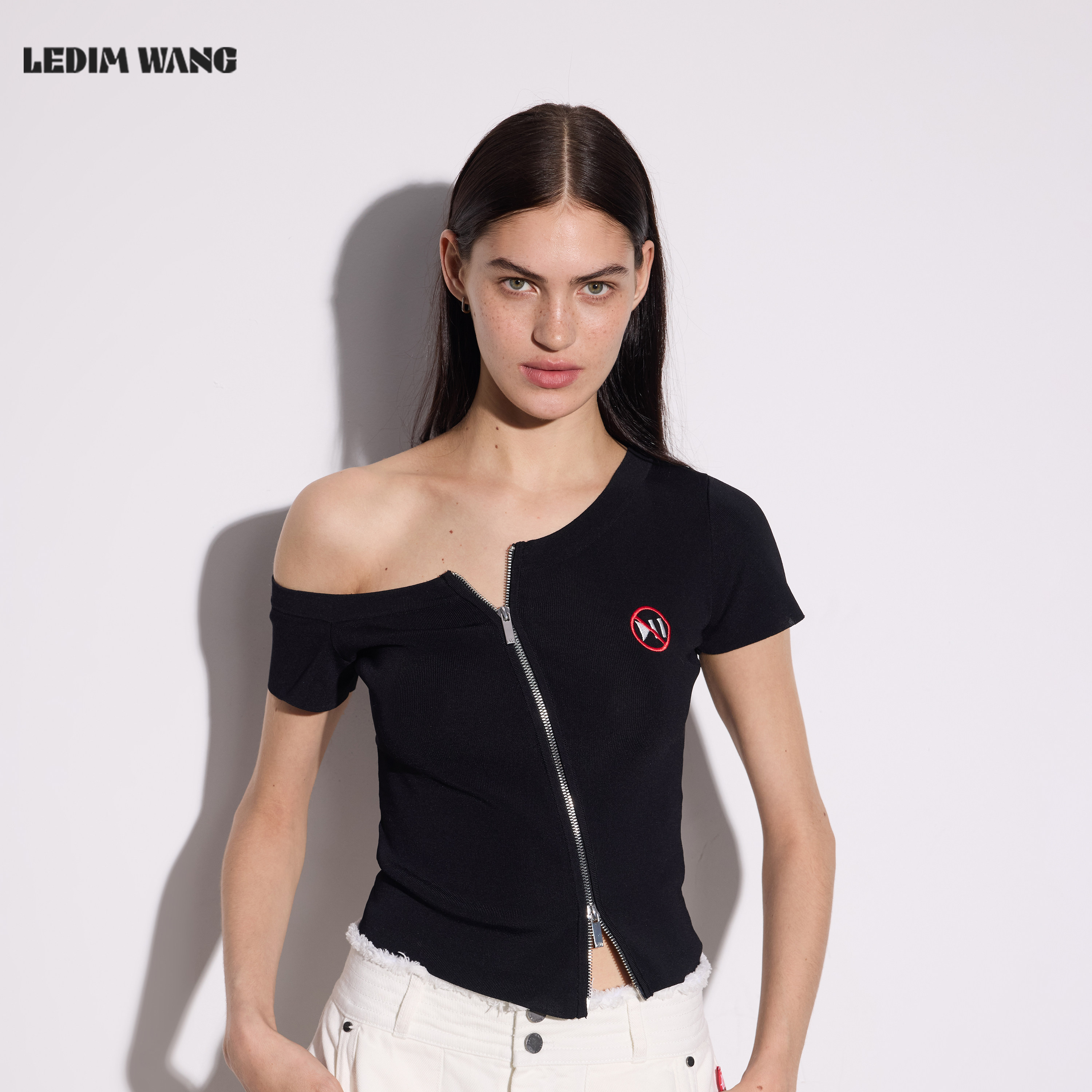 LEDIM WANG斜肩不对称拉链T恤女26夏季新款黑色短袖修身显瘦上衣