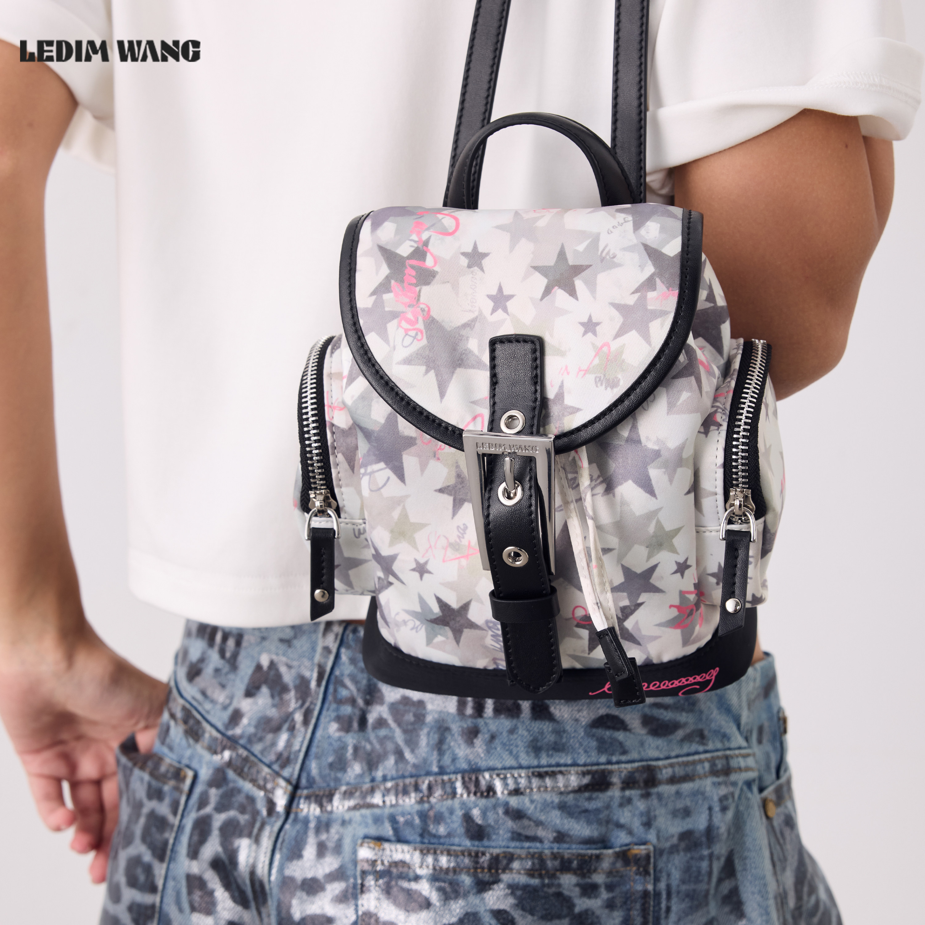 LEDIM WNAG迷彩印花双肩包小型女款白色轻便时尚包包2026夏季新款