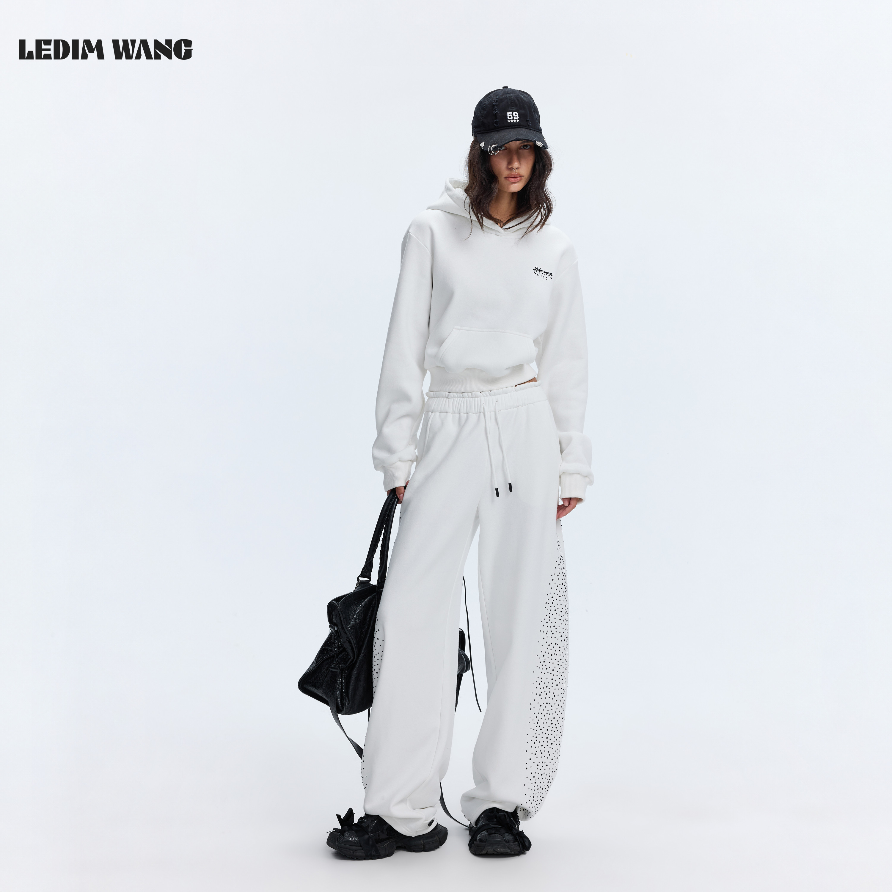 LEDIM WANG烫钻绒感时尚套装女白色卫衣休闲裤两件套2026秋冬新款