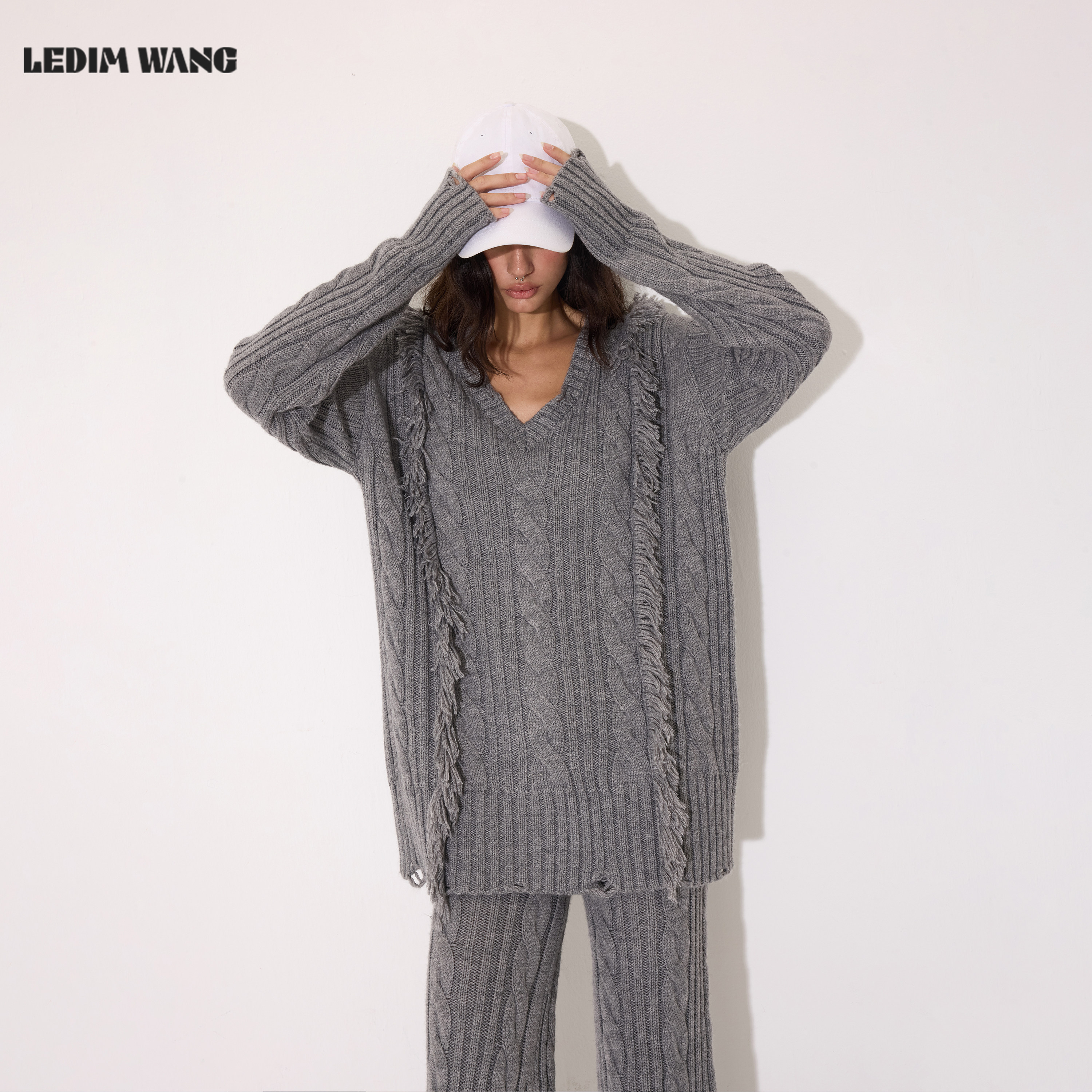 LEDIM WANG松弛感V领套头毛衣女灰色百搭通勤长袖上衣26秋冬新款