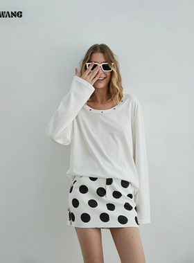 LEDIM WANG白标/金属撞钉长袖T恤女秋2025新款简约风圆领内搭上衣