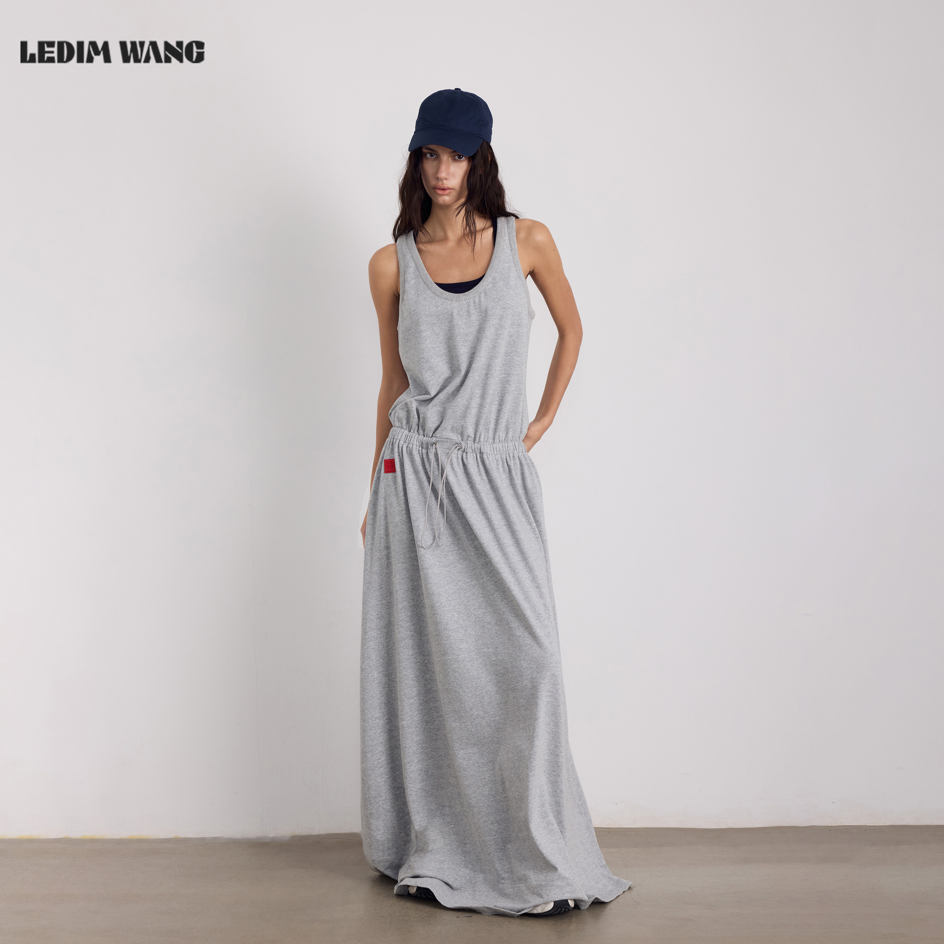 LEDIM WANG经典U领背心针织连衣裙女灰色宽松休闲长裙26春夏新款