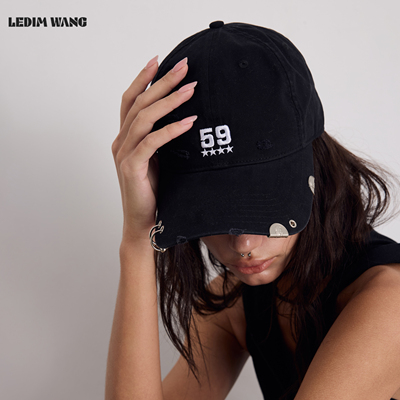 LEDIMWANG黑色字母铆钉棒球帽女