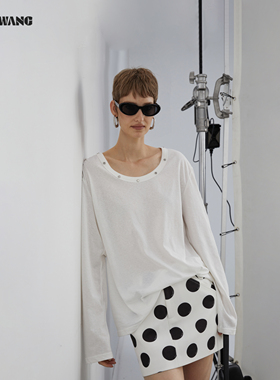 LEDIM WANG白标/金属撞钉长袖T恤女秋2025新款简约风圆领内搭上衣