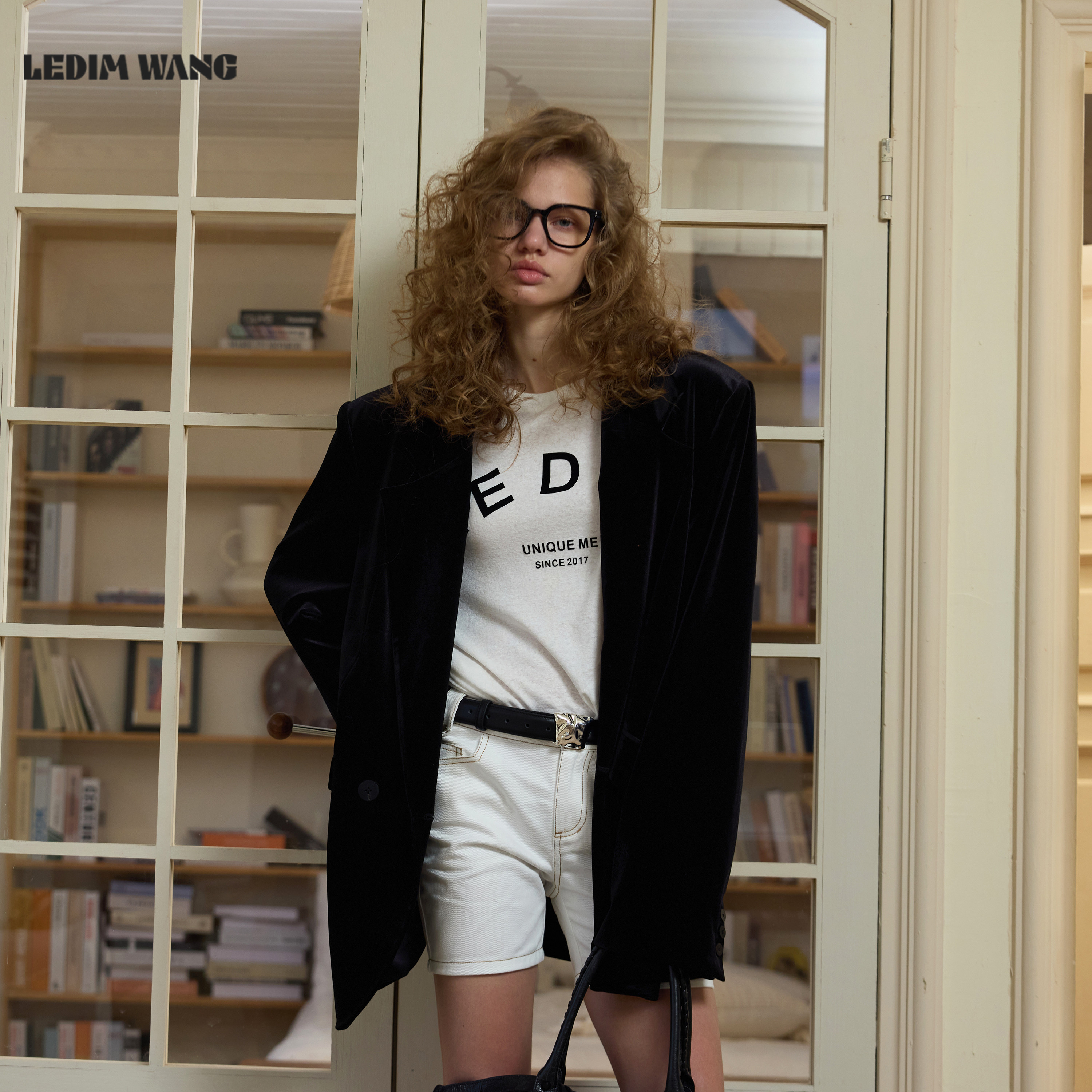 LEDIM WANG复古丝绒西装外套女2026春季新款黑色宽松廓形轻奢西服