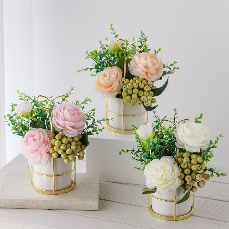 上放的装饰品上的摆花客厅空调上的摆件放上面的花2