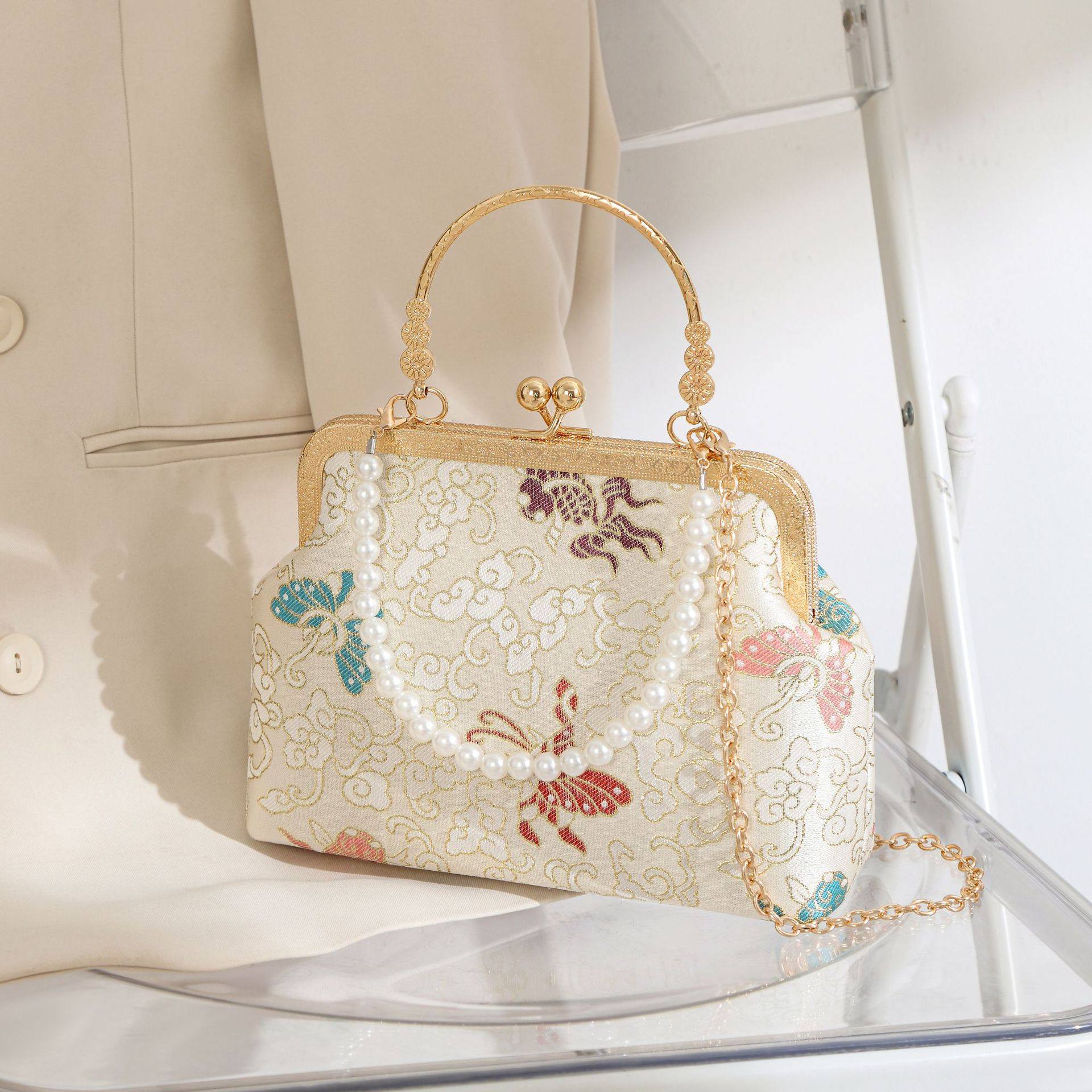 新中式单肩斜挎包斜挎包蝴蝶图案高级感新中式国风包包晚装包女包,箱包皮具/热销女包/男包,通用款女包,淘宝优惠券,粉丝福利购,淘宝优惠卷