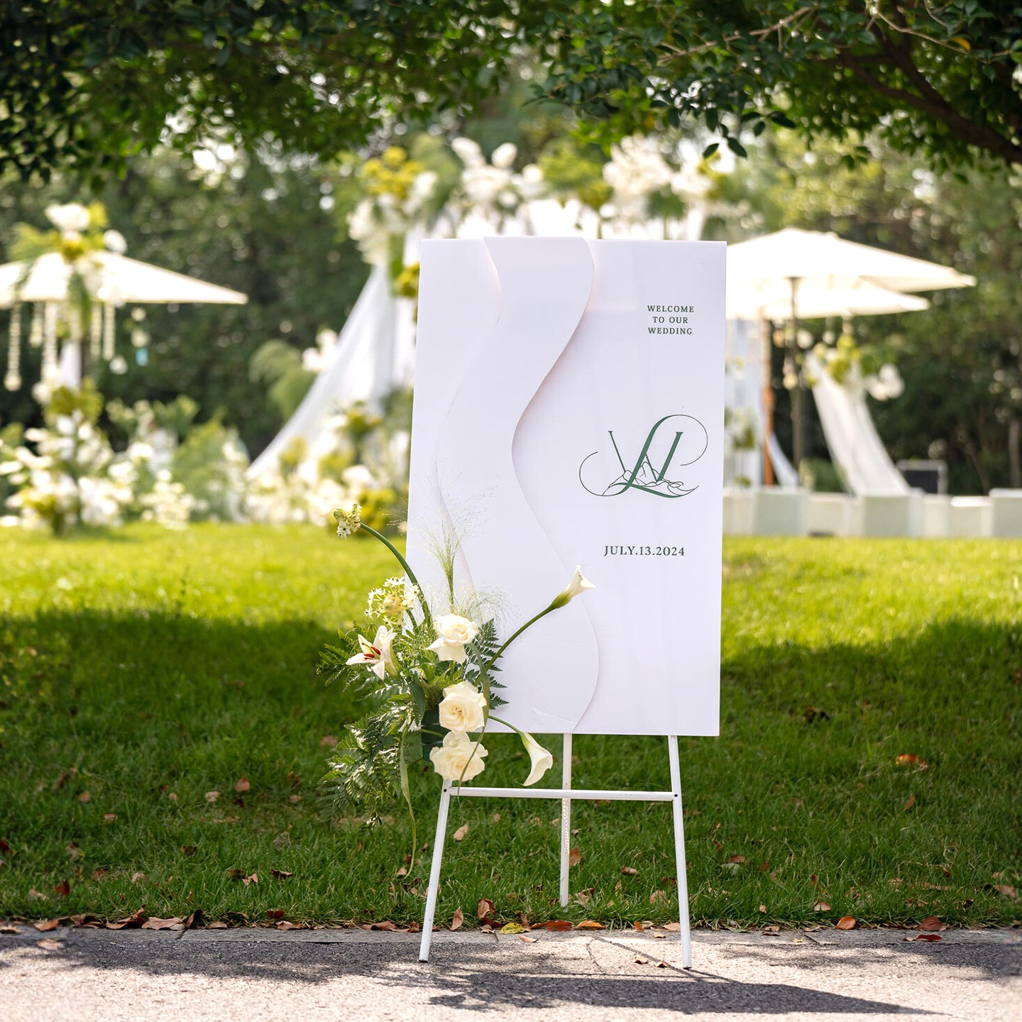 白色立体花艺迎宾牌生日婚礼宴会节日派对指引牌布置kt板定制