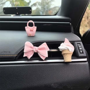 简约高级感蝴蝶结香薰挂件粉色可爱汽车出风口装饰品女生车载香氛