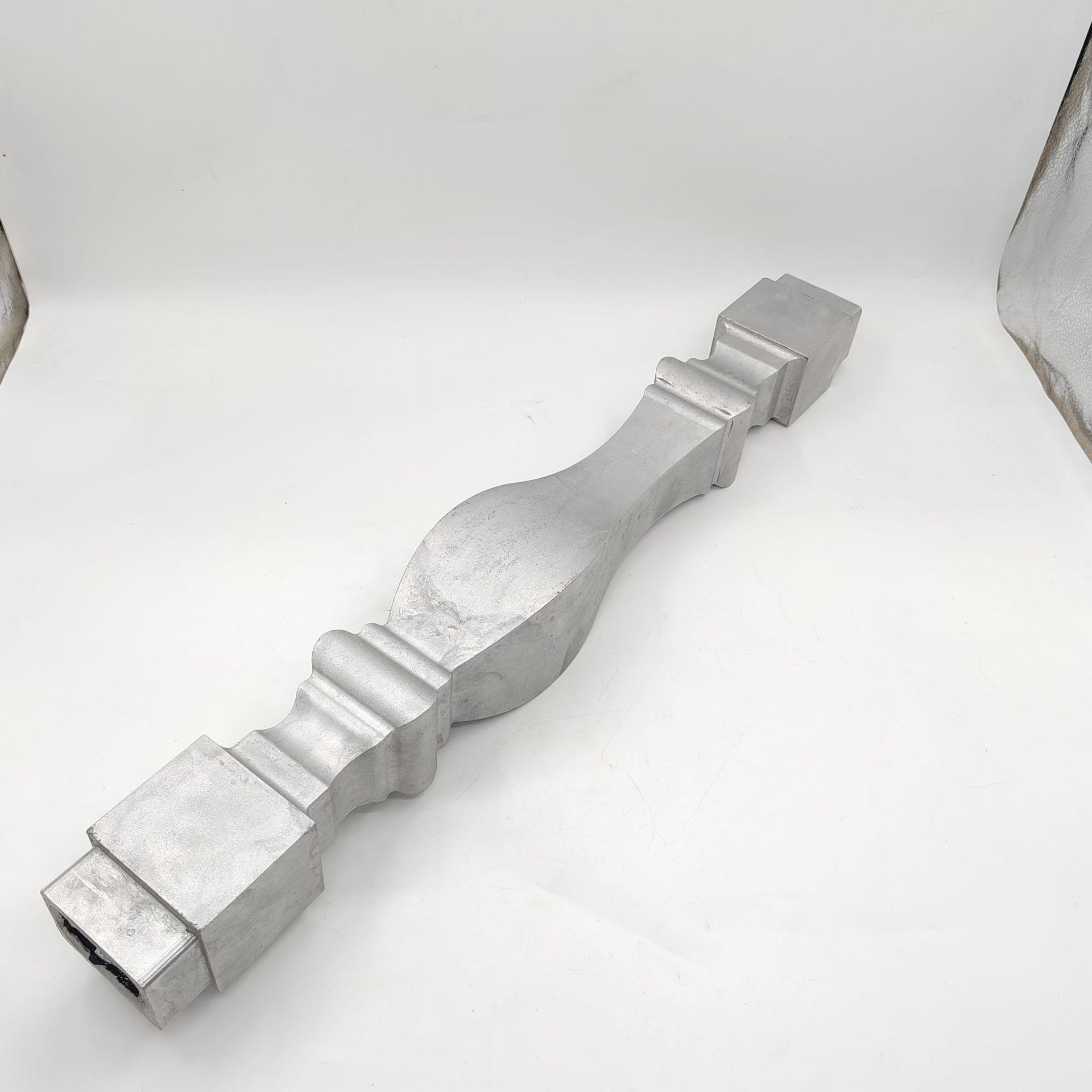 铝合金楼梯立柱加工 家用阁楼护栏别墅新中式空心摇铸栏杆立柱