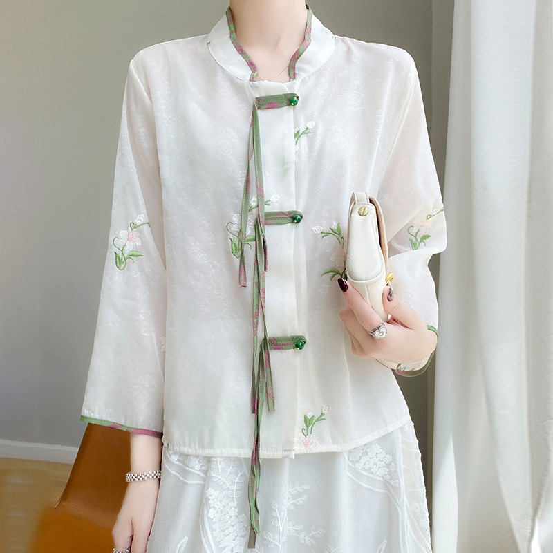 丝绸缎面2025春夏季中国风女衬衫盘扣立领重工刺绣短款九分袖上衣