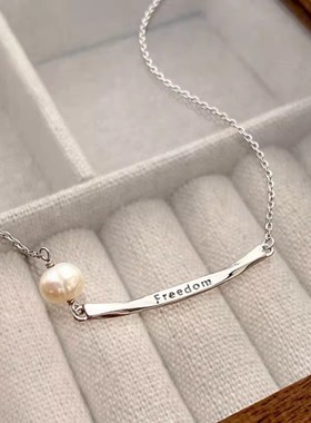 s925纯银淡水珍珠一字项链女ins小众设计感简约复古字母牌锁骨链