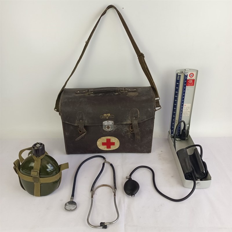 速发战争旧期老物件时物品摆件二战收藏展影纪念品箱览视道具