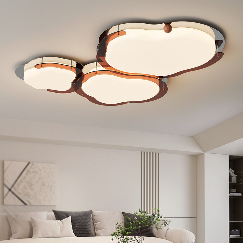 2025年新款奶油风全光谱护眼灯