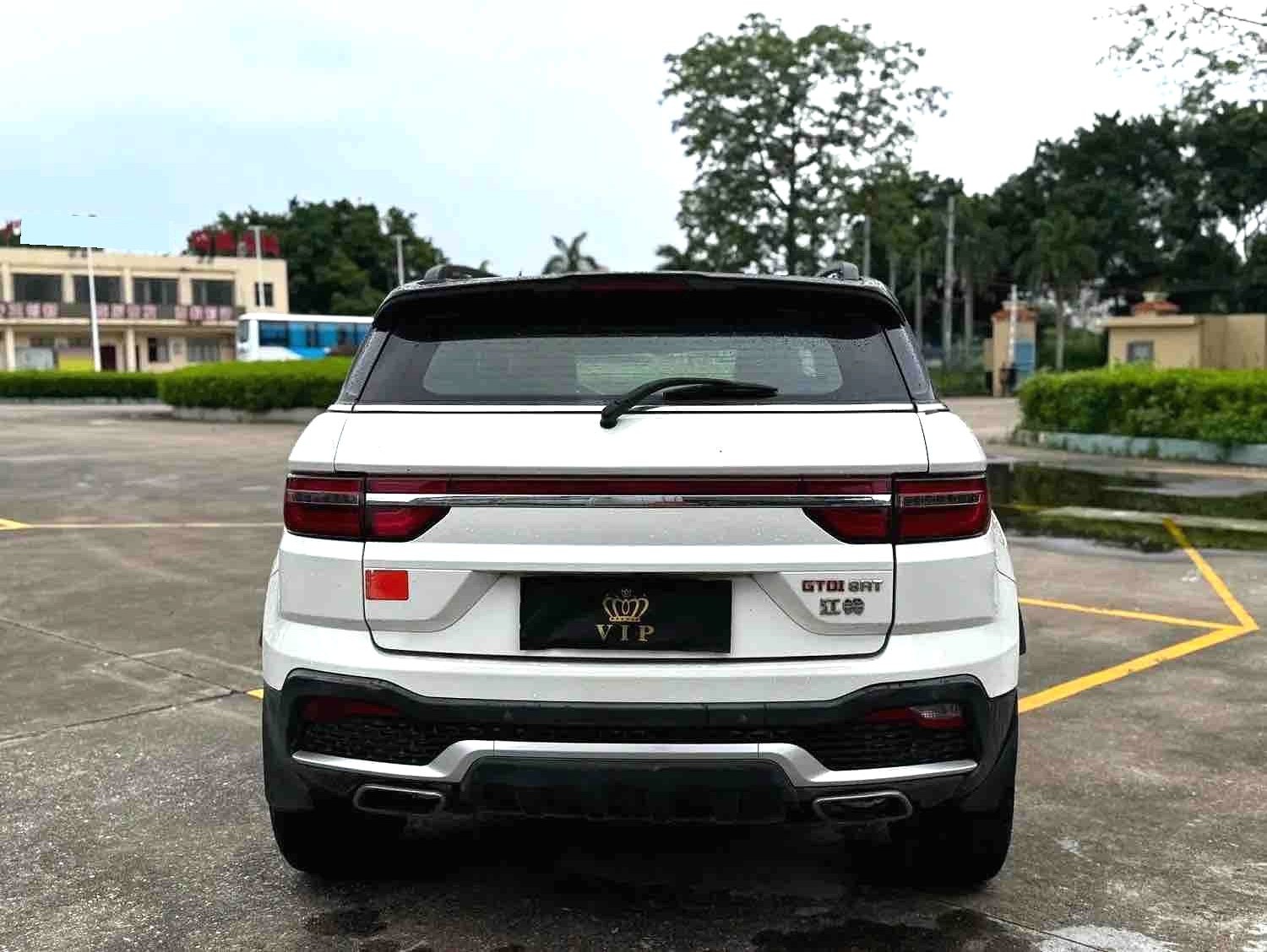 Landwind X7 Rear Interior