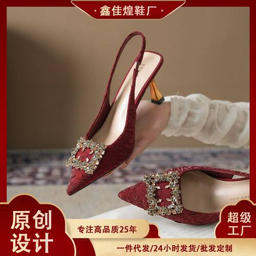 3299-22 酒红色法式绸缎褶皱方扣尖头细跟高跟单鞋女气质包头凉鞋