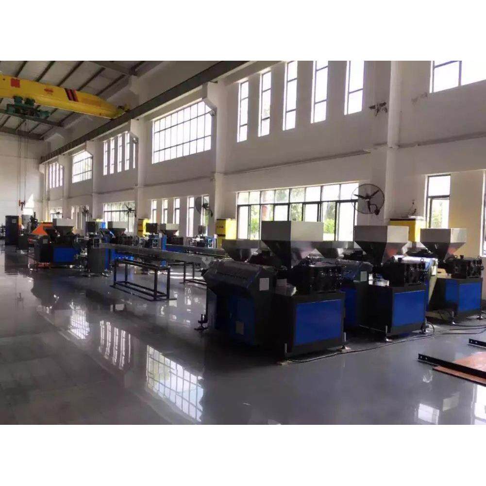 厂家直销沙滩休闲椅用高速塑料扁藤押出机生产线 塑胶藤条机器