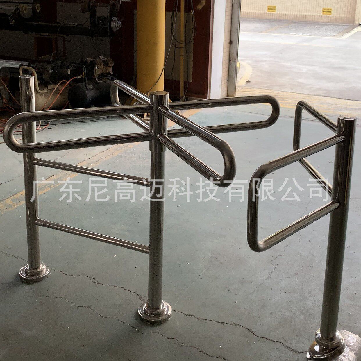 十字半高单向旋转栅门 公园广场手推进出导向旋转单象辊动闸通道