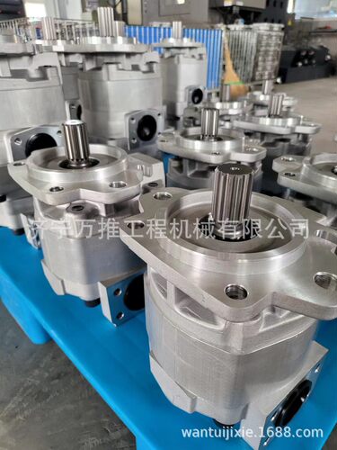 装载机WA600 齿轮泵 705-58-47000  WA600-1 泵总成705-56-44010