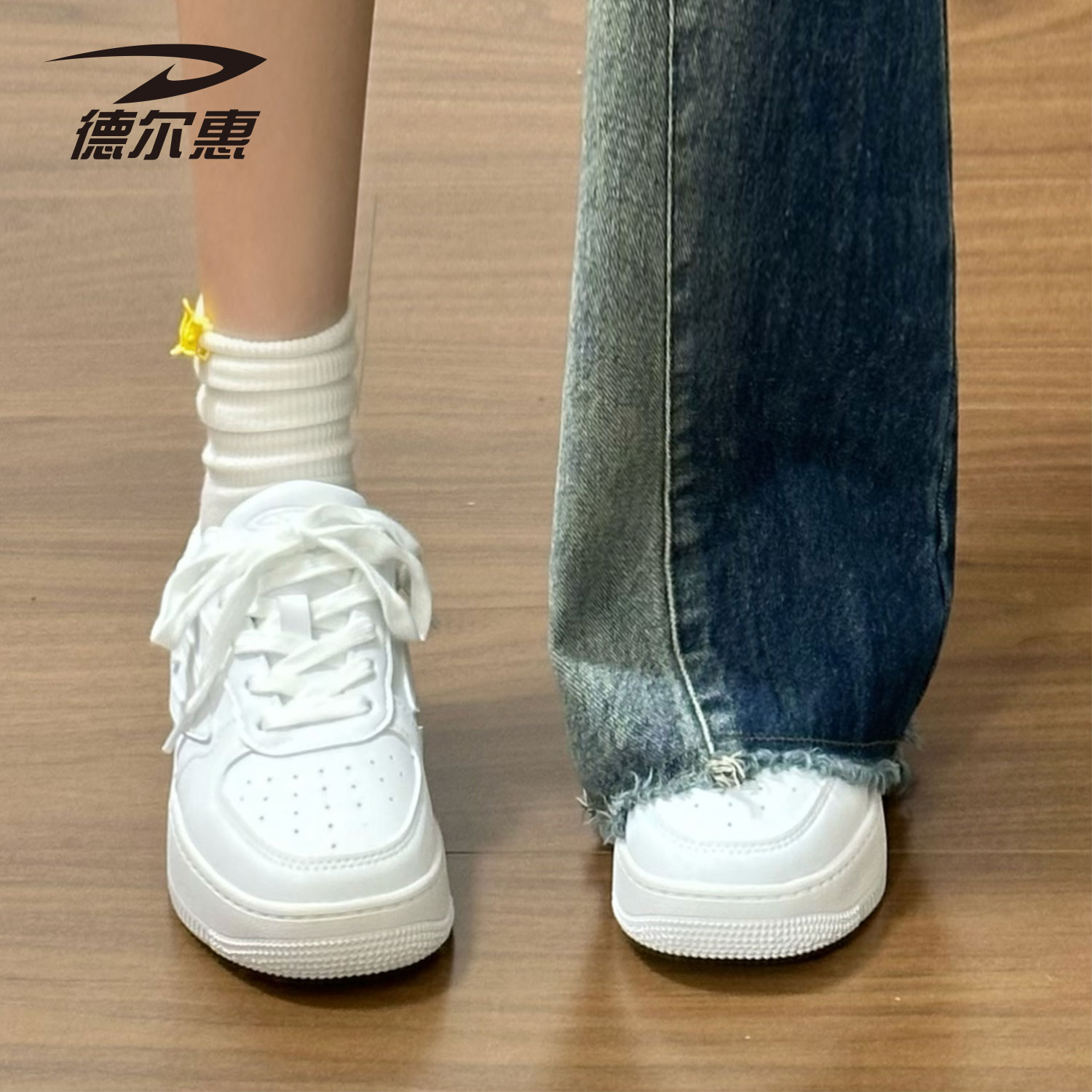 德尔惠2025新款透气休闲鞋情侣款