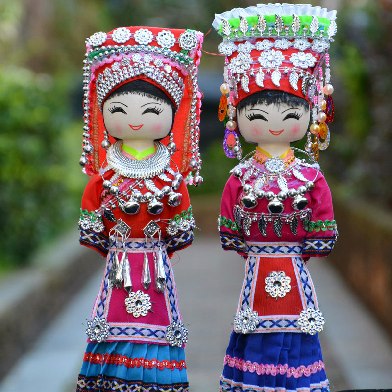 极速云南少数民族娃娃摆件木制手工人偶家居装Q饰品摆件故宫送老