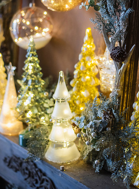 速发 玻璃圣诞树装饰家用桌面摆件光亮发闪小装灯夜饰品场景布置