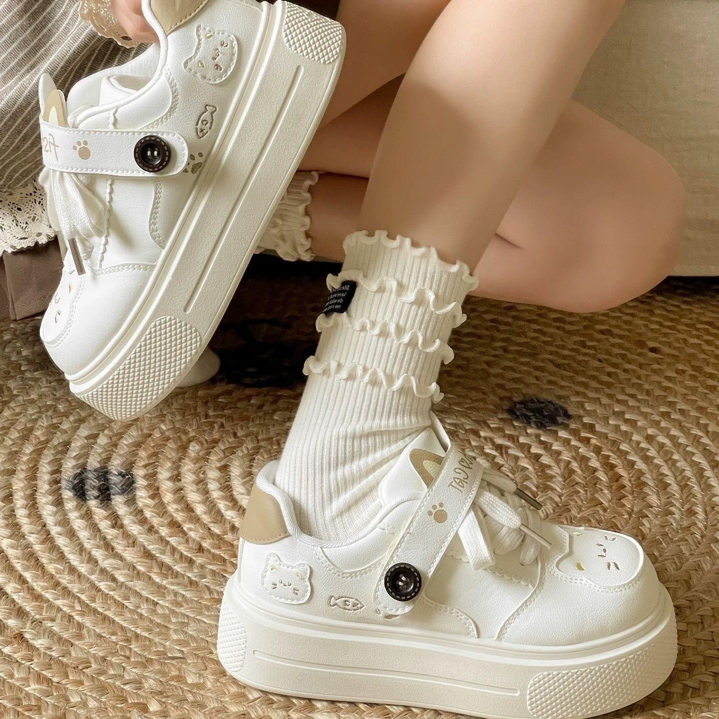 魔术贴增高小白鞋女2026新款百搭可爱配裙子面包鞋女巨好看休闲鞋