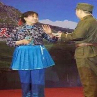 速发京剧沙家浜演出服装阿庆嫂样板戏服村姑蓝色碎花围裙衣服