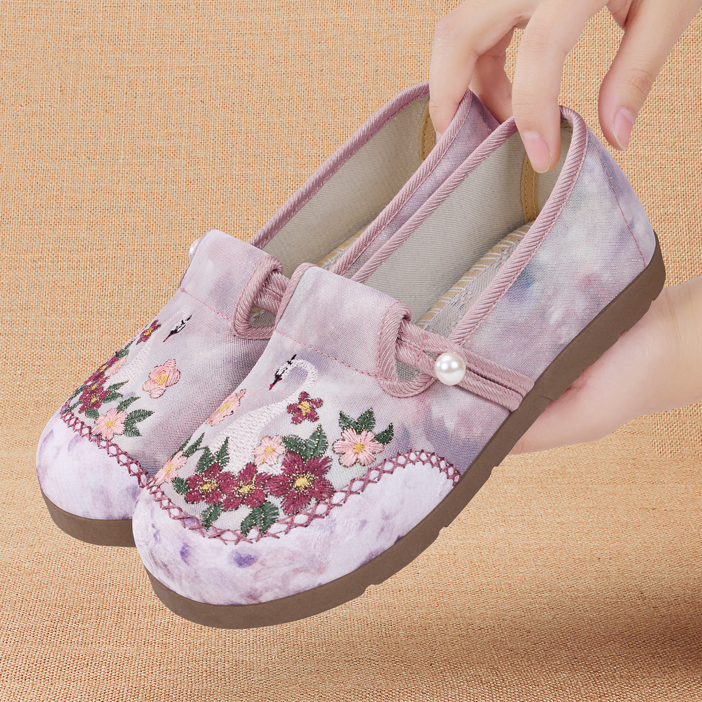 老北京布鞋女官方旗舰店绣花一脚蹬舒适软底防滑透气妈妈鞋平底鞋