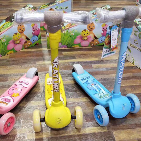 萌鸡小队儿童滑板车滑行踏行车2至6岁用pu闪光轮