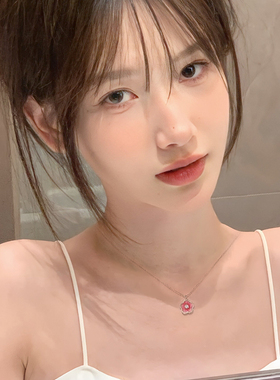 新品可爱粉c色桃花项链女2023新款爆款小众设计气质甜美百搭锁骨