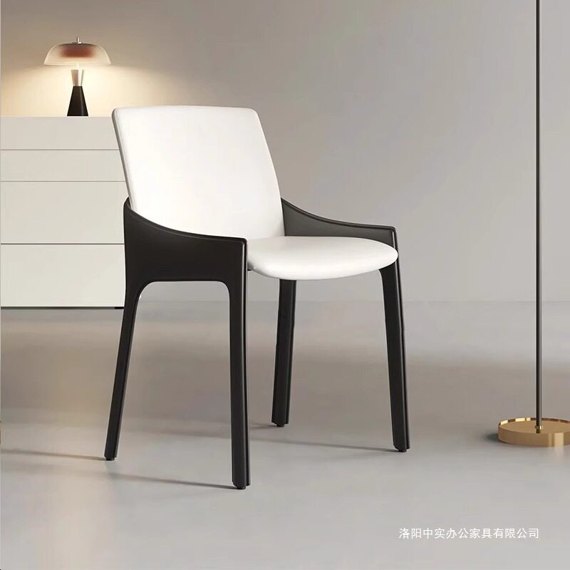 意式极简马鞍皮轻奢扶手餐椅