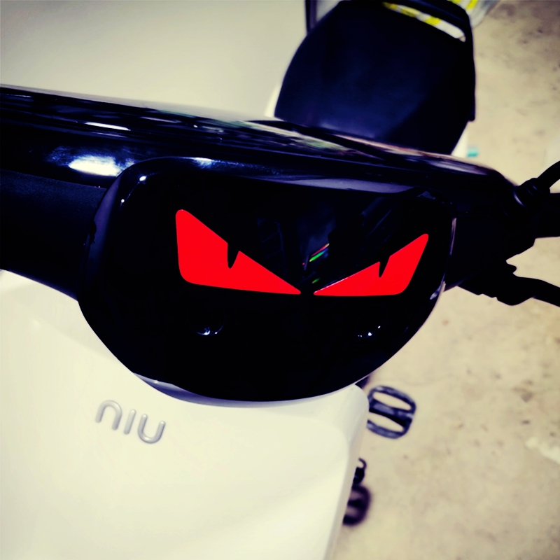 极速小恶魔眼h睛汽车贴纸小牛电动车摩托车头盔创意个性装饰电瓶
