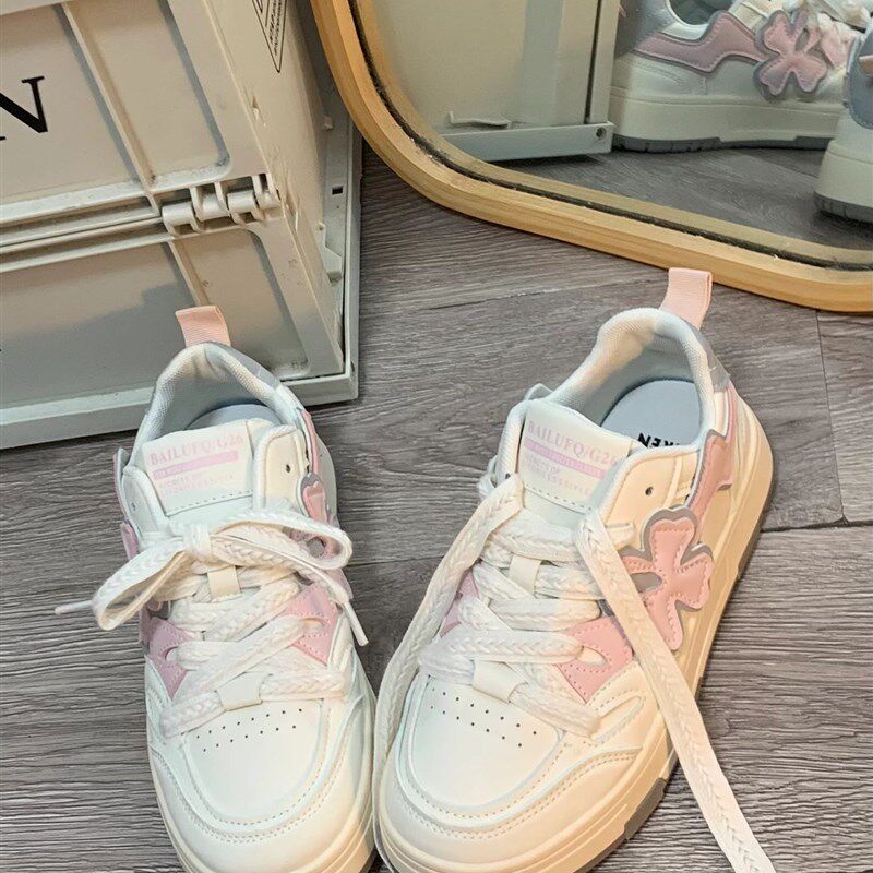 极速Starsgui甜酷风拿捏了!这粉粉的小白鞋好cu.e我的心!