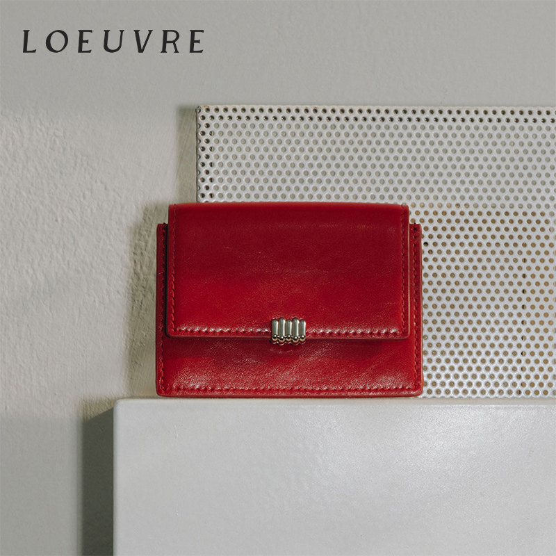 loeuvre压纹牛皮翻盖卡包女士26新品金属扣简约短款钱包 FA6SR653
