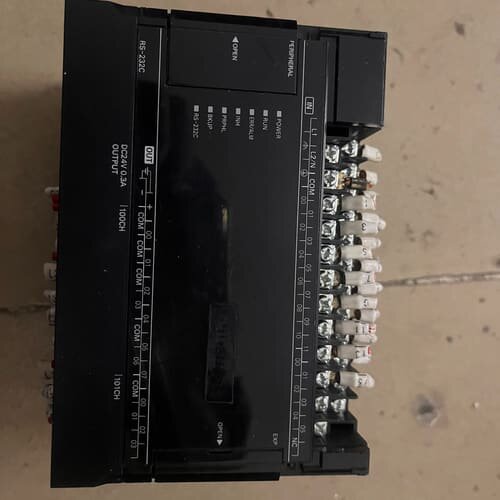 议价殴姆龙PLC CP2E-E30DR-A，拆机件，实物拍摄，成