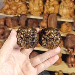 印尼沉香木保健球精雕貔貅抱球手把件纯天然木雕解压盘玩手部按摩