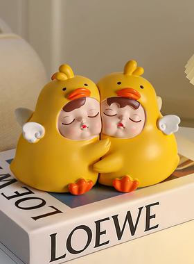 速发可爱分梨抱鸭梨男桌面客厅装饰治癒系摆件抱生情侣生日礼物