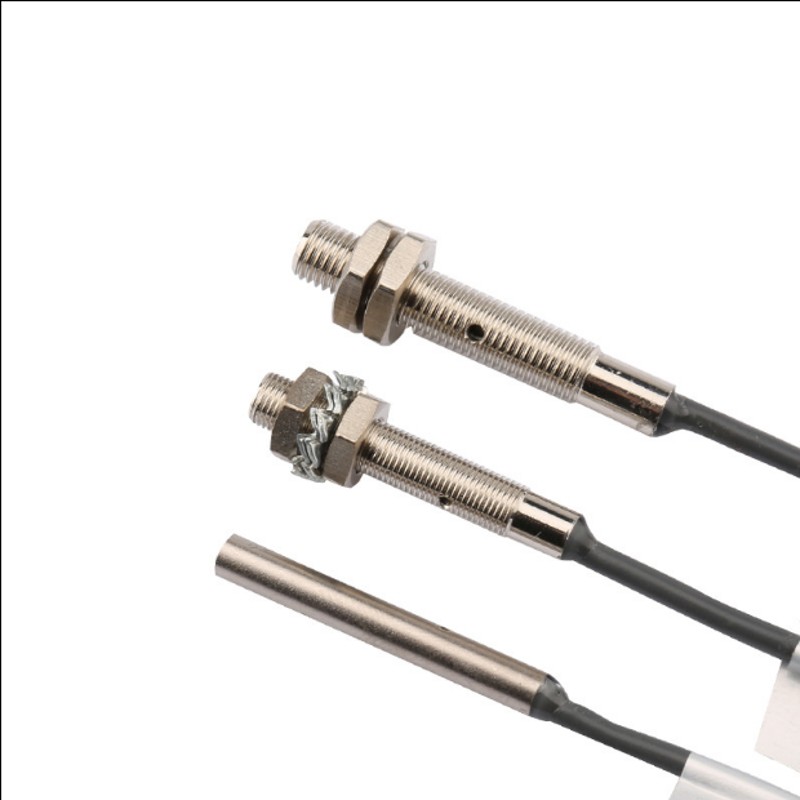 M5接近开关M4电感式传感器M8金属感应器m12三线24V圆柱E2E-CR8C1