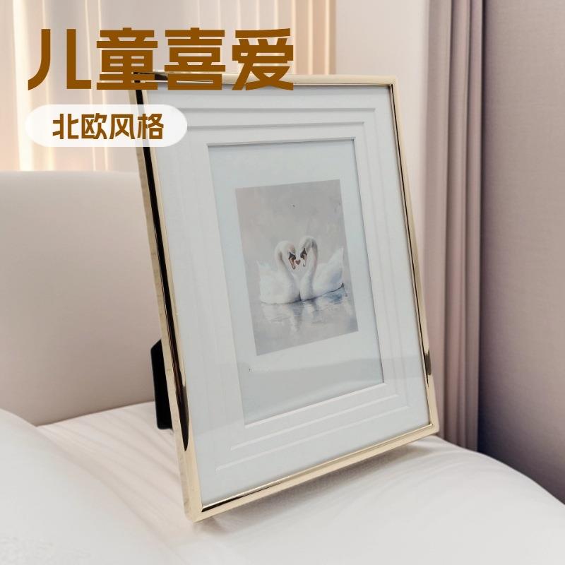 银色金属边框镶嵌三层卡纸相框，软装简约相框摆台