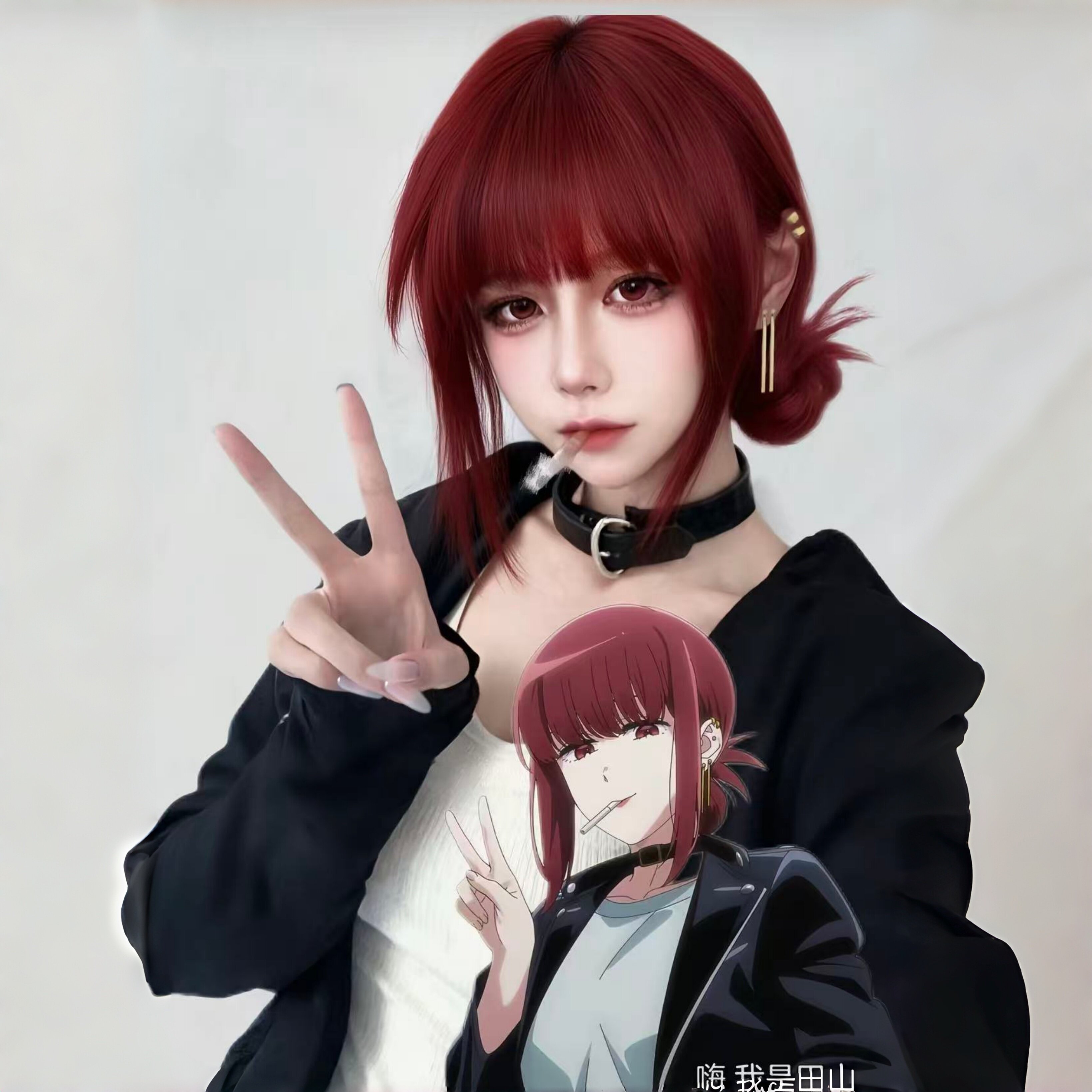 田山小姐cos服装黑色夹克白色连衣裙女仆装在超市后门吸烟的二人图片