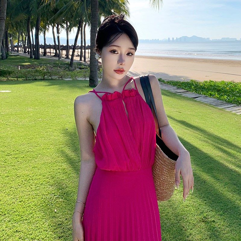 速发海边度假吊带连衣裙ins超火拍照三亚旅行穿搭性感大露背大摆
