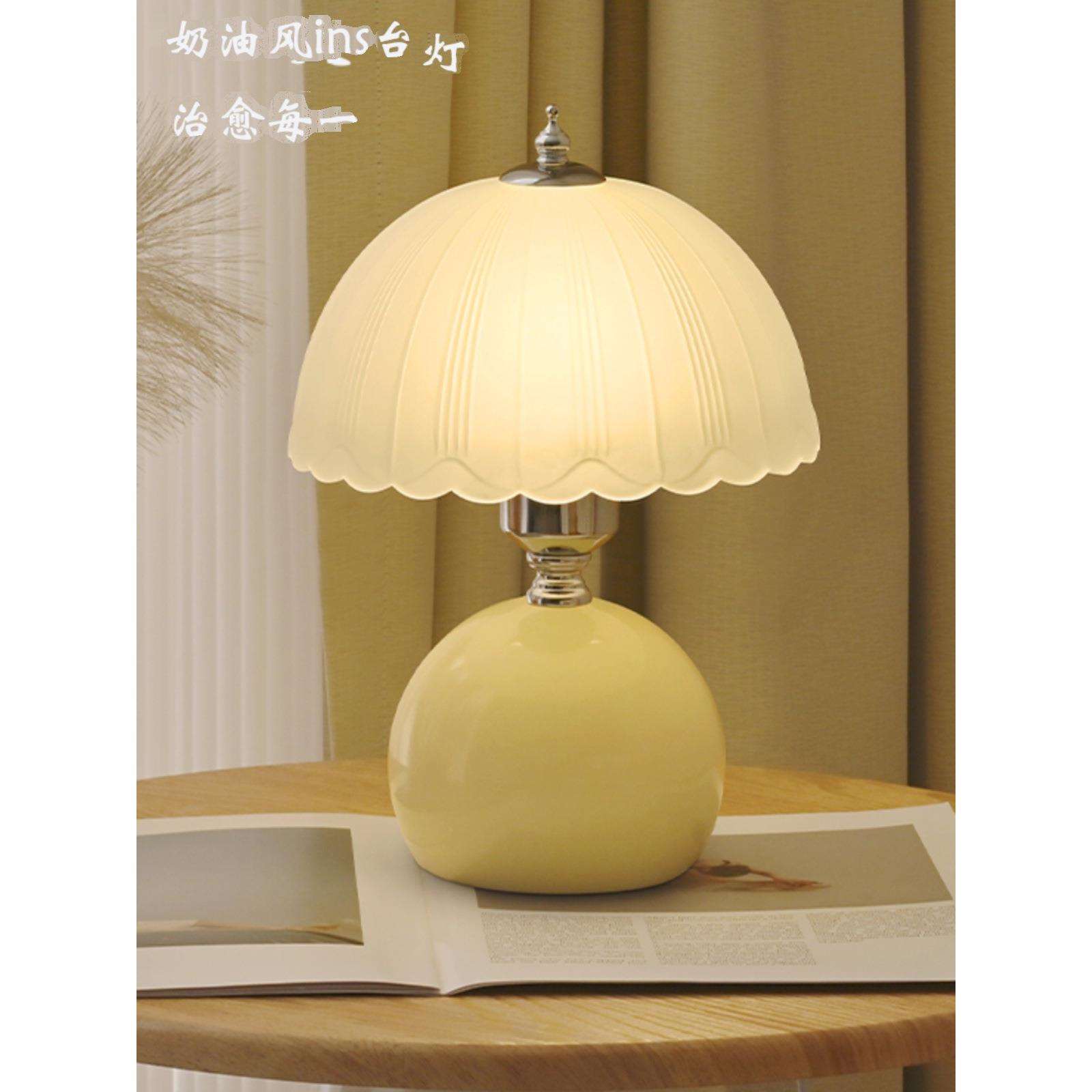 奶油风创意感轻奢卧室台灯床头柜主卧结婚长明氛围小夜灯