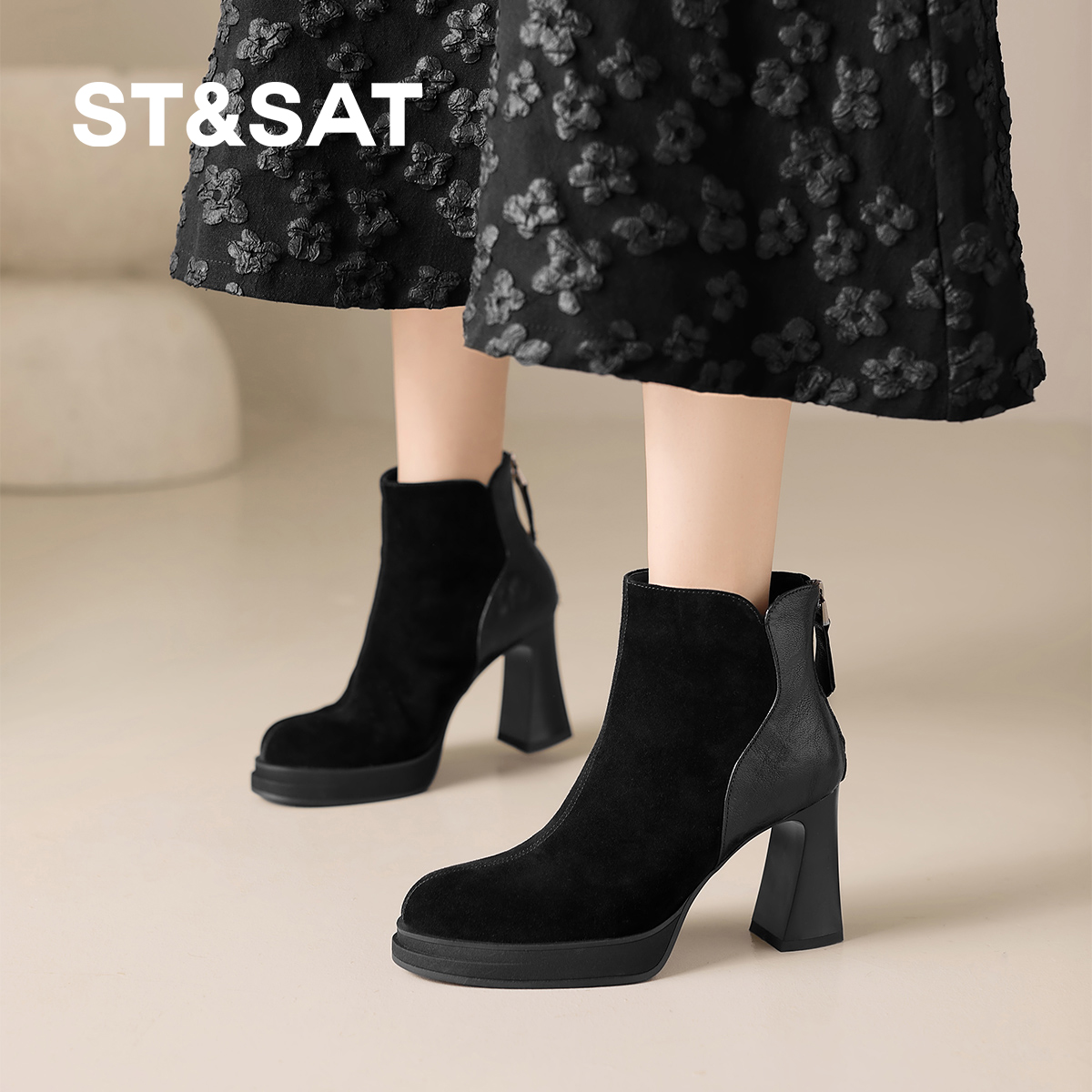 星期六2025新款黑色绒面短靴女粗跟厚底舒适瘦瘦靴秋冬保暖时装靴