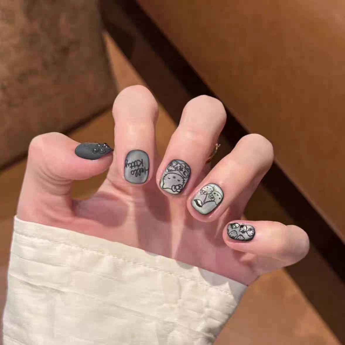 【黑皮Kitty】手工穿戴甲短款磨砂猫眼甜酷可爱显白高级光疗美甲