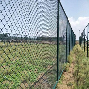 球场围网体育场护栏网安全防护围栏运动场隔离护栏勾花防护网定制