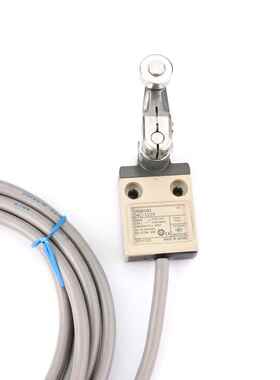 极速原装OMRON欧姆龙防水限位r开关D4C-1220 1202 1321 4232 1227