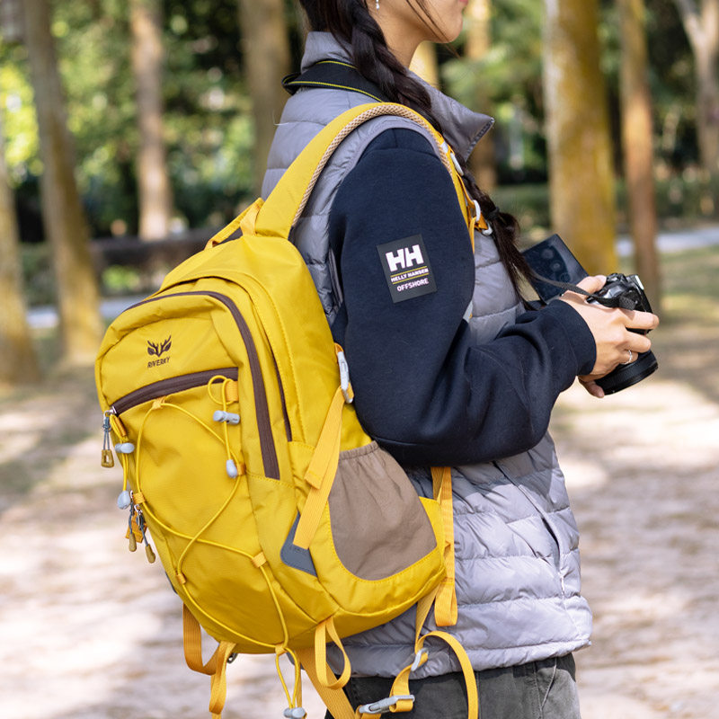 户外徒步旅行双肩包女轻量化小背包2025新款轻背负旅游运动登山包