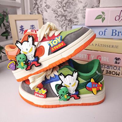 赛罗卡通奥特曼运动休闲皮面板鞋