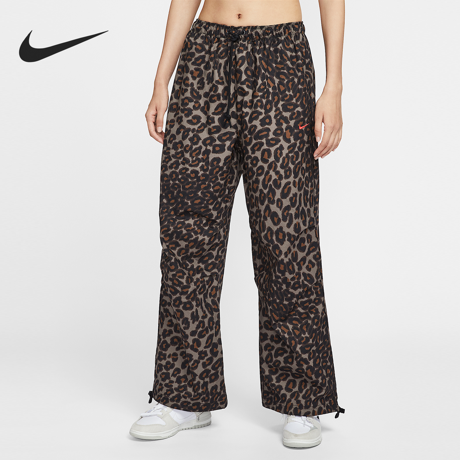 Nike/耐克官方正品Sportswear女士中腰豹纹休闲长裤IO0479-010